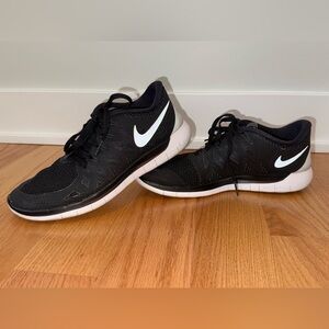 Nike Women’s Black and White Athletic Shoes